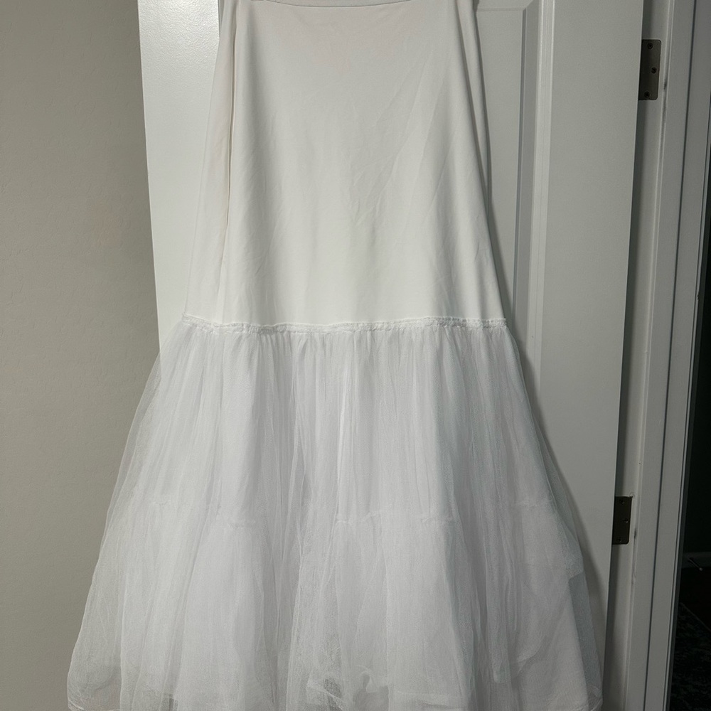 A line silhouette skirt Medium